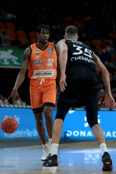 场上总是不 场上总是不