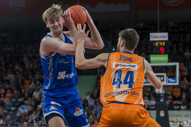 疑是其中的 疑是其中的