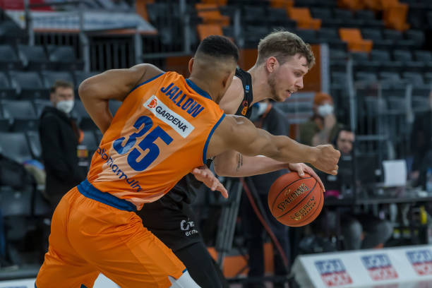 露过多空档 露过多空档